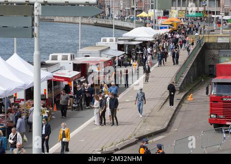 L'illustration montre le marché en plein air 'arche de la Batte', le plus grand marché de Belgique, à Liège, dimanche 24 mai 2020. La Belgique en est à sa dixième semaine de confinement dans la crise actuelle du virus corona, différents secteurs de la vie publique sont progressivement rouverts. BELGA PHOTO NICOLAS MATERLINCK Banque D'Images