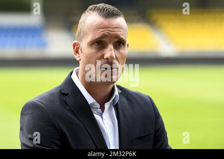 Nicky Hayen photographié lors de sa présentation en tant que nouvel entraîneur-chef de l'équipe belge de football Waasland-Beveren, jeudi 04 juin 2020, lors d'une conférence de presse à Beveren. Le club est sur le point de se reléguer à la deuxième division, puisqu'il s'est assis à la dernière place lorsque la compétition a été arrêtée en raison de la pandémie de Covid-19. BELGA PHOTO DIRK WAEM Banque D'Images
