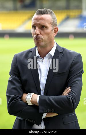 Nicky Hayen photographié lors de sa présentation en tant que nouvel entraîneur-chef de l'équipe belge de football Waasland-Beveren, jeudi 04 juin 2020, lors d'une conférence de presse à Beveren. Le club est sur le point de se reléguer à la deuxième division, puisqu'il s'est assis à la dernière place lorsque la compétition a été arrêtée en raison de la pandémie de Covid-19. BELGA PHOTO DIRK WAEM Banque D'Images