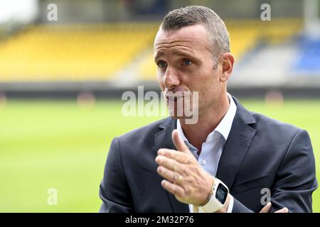 Nicky Hayen photographié lors de sa présentation en tant que nouvel entraîneur-chef de l'équipe belge de football Waasland-Beveren, jeudi 04 juin 2020, lors d'une conférence de presse à Beveren. Le club est sur le point de se reléguer à la deuxième division, puisqu'il s'est assis à la dernière place lorsque la compétition a été arrêtée en raison de la pandémie de Covid-19. BELGA PHOTO DIRK WAEM Banque D'Images