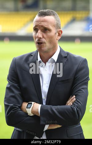 Nicky Hayen photographié lors de sa présentation en tant que nouvel entraîneur-chef de l'équipe belge de football Waasland-Beveren, jeudi 04 juin 2020, lors d'une conférence de presse à Beveren. Le club est sur le point de se reléguer à la deuxième division, puisqu'il s'est assis à la dernière place lorsque la compétition a été arrêtée en raison de la pandémie de Covid-19. BELGA PHOTO DIRK WAEM Banque D'Images