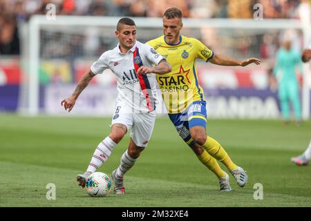 Marco Verratti du PSG et DIN Sula de Waasland-Beveren se battent pour le ballon lors d'un match de football amical entre le club français Paris Saint-Germain football Club et l'équipe belge Waasland Beveren, le vendredi 17 juillet 2020 à Paris, en France, en préparation de la saison 2020-2021. BELGA PHOTO BRUNO FAHY Banque D'Images