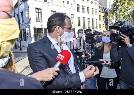 Le vice-Premier ministre et ministre du Budget, des Services civils et de la Science, David Clarenval, a photographié à l'approche d'une réunion du Conseil national de sécurité, composé de politiciens et de services de renseignement, pour discuter de la définition de la crise actuelle de Covid-19 (coronavirus), jeudi 23 juillet 2020 à Bruxelles. Les contaminations signalées de Covid-19 augmentent à nouveau. Il est prévu que certaines mesures seront resserrées au lieu d'ouvrir la phase suivante. BELGA PHOTO POOL DIRK WAEM Banque D'Images