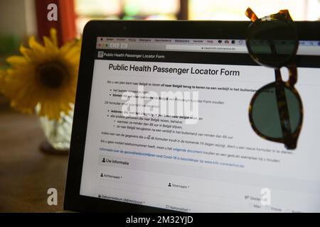 L'illustration montre le « formulaire de recherche de passager de santé publique » disponible sur le site Internet du service des Affaires étrangères belge à partir d'aujourd'hui, mercredi 29 juillet 2020. Le formulaire doit être rempli par les personnes revenant en Belgique de l'étranger, afin de permettre la recherche de contacts pour les personnes qui reviennent de pays étrangers. BELGA PHOTO NICOLAS MATERLINCK Banque D'Images