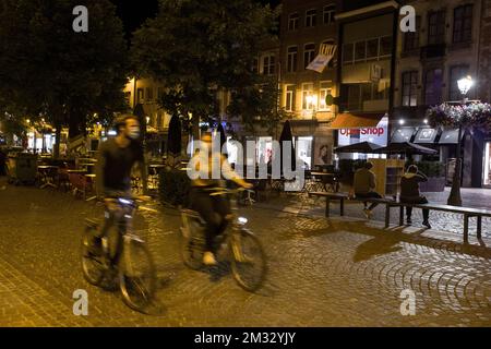 L'illustration montre la ville de Mechelen, où un couvre-feu de 23h30 est actif depuis aujourd'hui, mercredi 29 juillet 2020. La province d'Anvers a installé un couvre-feu entre 23h30 et 6h le matin, car les chiffres de contamination Covid-19 sont en hausse. Le Conseil national de sécurité a annoncé des mesures plus strictes à partir de demain, afin de tenter de maintenir le niveau de contamination bas. BELGA PHOTO NICOLAS MATERLINCK Banque D'Images