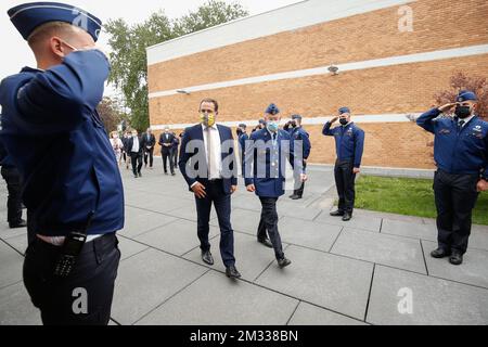Vice-Premier ministre et ministre du Budget, des Services civils et des Sciences David Clarival et le directeur de l'Académie de police Raymond Drisquet photographiés lors d'une visite à l'académie de police de la province de Namur, à Namur, le lundi 31 août 2020. BELGA PHOTO BRUNO FAHY Banque D'Images