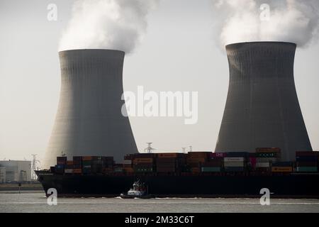 L'illustration montre la centrale nucléaire de Doel, dans l'estuaire de l'Escaut, près du port d'Anvers, vendredi 18 septembre 2020. BELGA PHOTO KRISTOF VAN ACCOM Banque D'Images