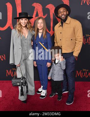 DJ, danseur et producteur Stephen 'twitch' Boss mourut 13 décembre 2022 de suicide à l'âge de 40 ans à Los Angeles, ca. Allison Holker, Weslie Fowler, Maddox Laurel Boss et Stephen 'twitch' Boss arrivent à la première mondiale 'mulan' au Dolby Theatre on 09 mars 2020 à Hollywood, CA. © OConnor/AFF-USA.com Banque D'Images