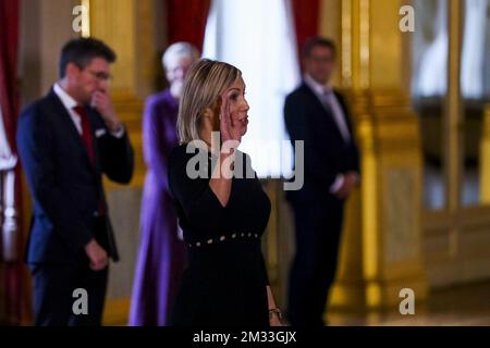 Le ministre de la Défense Ludivinous Dedonder (PS) fait serment devant le roi Philippe - Filip de Belgique lors de la cérémonie de serment du gouvernement Vivaldi, au Palais Royal, le jeudi 01 octobre 2020, à Bruxelles. La Belgique attendait un gouvernement fédéral depuis les élections fédérales du 26 mai 2019. BELGA PHOTO POOL - YVES HERMAN Banque D'Images