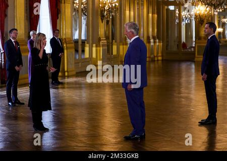 Le ministre de la Défense Ludivinous Dedonder (PS) fait serment devant le roi Philippe - Filip de Belgique lors de la cérémonie de serment du gouvernement Vivaldi, au Palais Royal, le jeudi 01 octobre 2020, à Bruxelles. La Belgique attendait un gouvernement fédéral depuis les élections fédérales du 26 mai 2019. BELGA PHOTO POOL - YVES HERMAN Banque D'Images