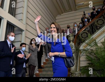 A L'ATTENTION DES ÉDITEURS - DOCUMENTS PHOTOS - CRÉDIT OBLIGATOIRE CHANCELLERIE BELGIQUE PREMIER MINISTRE - USAGE ÉDITORIAL SEULEMENT - PAS DE VENTE, PAS DE MARKETING - sortant Premier ministre belge Sophie Wilmes arrive pour le passage du pouvoir au nouveau Premier ministre, Au bureau du Premier ministre au 16 rue de la Loi - Wetstraat, jeudi 01 octobre 2020, à Bruxelles. La Belgique attendait un gouvernement fédéral depuis les élections fédérales du 26 mai 2019. BELGA PHOTO ERIC LALMAND Banque D'Images