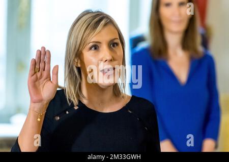 Le ministre de la Défense, Ludivinous Dedonder (PS), a prêté serment devant le Roi lors de la cérémonie de serment du gouvernement Vivaldi, au Palais Royal, le jeudi 01 octobre 2020, à Bruxelles. La Belgique attendait un gouvernement fédéral depuis les élections fédérales du 26 mai 2019. BELGA PHOTO POOL - DANNYS GYS Banque D'Images