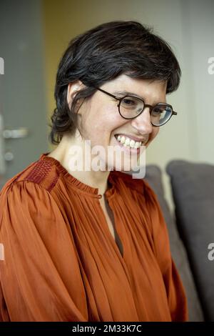 Le ministre de l'énergie Tinne Van der Straeten photographié lors du passage du pouvoir au nouveau ministre de l'énergie, au cabinet, le lundi 05 octobre 2020, à Bruxelles. La Belgique attendait un gouvernement fédéral depuis les élections fédérales du 26 mai 2019. BELGA PHOTO HATIM KAGHAT Banque D'Images