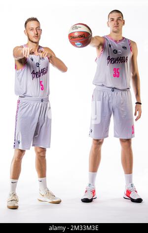 Louis Hazard et Pavle Djurisic posent à un photoshoot de l'équipe belge de basket-ball Phoenix Bruxelles, devant la Ligue EuroMillions 2020-2021, vendredi 09 octobre 2020 à Bruxelles. BELGA PHOTO JASPER JACOBS Banque D'Images