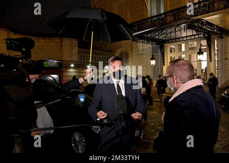 Le président du ministre flamand Jan Jambon en photo après une réunion du conseil du ministre du gouvernement flamand dans les bureaux du ministre-président, à Bruxelles, le mardi 27 octobre 2020. Ce soir, on discute de nouvelles mesures contre le pandème Covid-19 alors que la Belgique est touchée par une deuxième vague du virus Covid-19. BELGA PHOTO DIRK WAEM Banque D'Images