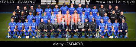 (Haut) le maçon de Genk Jurgen Schepers, le maçon Jacques Raymaekers, le mailleur Alain Vanderlinden, Eboue Kouassi, Pierre Dwmoh, Cyriel Dessers, Paul Onuachu, Kristian Thorstvedt, Dries Wouters, Jhon Lucumi Bonilla, Shawn Adewoye, warehousGlenn Mraz, ostéopathe Jan Berx, physiothérapeute Erwin Kelchtermans, (milieu) physiothérapeute Matthias Didden, physiothérapeute Jan Theunis, Daniel Munoz, Carlos Cuesta, Jere Uronen, Bryan Heynen, gardien de but Tobé Leysen, gardien de but Daniel Danny Vukovic, gardien de but Maarten Vandevoordt, Joakim Maehle Pedersen, Theo Bongonda, Junya Ito, Patrik Hrosovsky, haut Banque D'Images