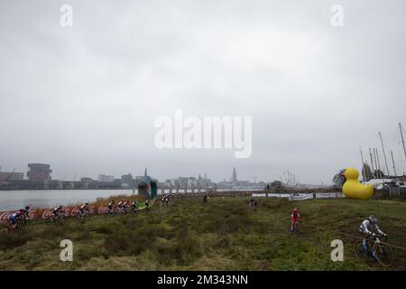 L'illustration montre l'horizon d'Anvers lors de la course féminine d'élite de la Scheldecross Antwerpen cyclocross course, troisième étape (sur 8) du Trofee Veldrijden Trophy, samedi 12 décembre 2020, à Anvers. BELGA PHOTO KRISTOF VAN ACCOM Banque D'Images