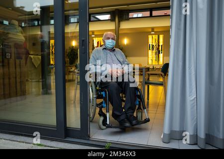 Jos Hermans, 96 ans, le premier Belge à recevoir le vaccin, photographié lors d'une conférence de presse concernant le début de la campagne de vaccination Belge Corona, à l'hôtel de ville de Puurs, le mardi 22 décembre 2020. Le vaccin Covid-19 de Pfizer-BioNTech est produit à Puurs. Lundi, l'Agence européenne du médicament et la Commission européenne ont approuvé le vaccin Pfizer-BioNTech pour le marché de l'Union européenne. Les premiers vaccins en Belgique devraient être administrés à des réétablissements de foyers âgés le lundi 28 décembre 2020. BELGA PHOTO JAMES ARTHUR GEKIERE Banque D'Images