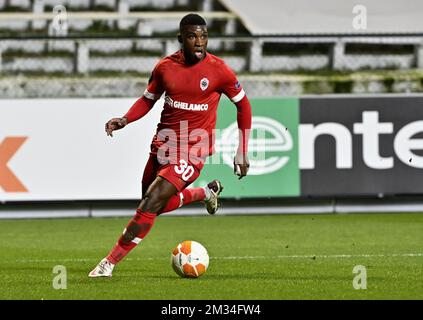 Aurelio Buta d'Anvers photographié en action lors d'un match de football entre le club belge Royal Antwerp FC et les Scottish Rangers F.C., jeudi 18 février 2021 à Anvers, première étape des finales de l'UEFA Europa League 1/16. BELGA PHOTO DIRK WAEM Banque D'Images