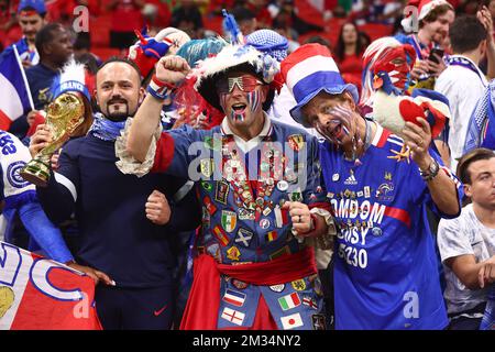 Al Khor, Qatar. 14th décembre 2022. Les fans français soutiennent leur équipe lors du match de demi-finale de la coupe du monde de la FIFA 2022 au stade Al Bayt à Al Khor, Qatar sur 14 décembre 2022. Photo de Chris Brunskill/UPI crédit: UPI/Alay Live News Banque D'Images