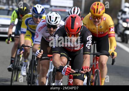 Belge Ruben Apers of Sport Vlaanderen-Baloise, Français Alexis Gougeard de AG2R équipe Citroën, Belge Gerben Thijssen de Lotto Soudal et Norvégien Erik revendent de Uno-X photographié lors de la course cycliste d'élite masculine du monde, Brugge - de panne, 203,9km de Brugge à de panne, Mercredi 24 mars 2021. BELGA PHOTO DAVID STOCKMAN Banque D'Images