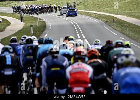 Illustration prise lors de l'édition 109h de la course cycliste d'une journée 'Schelprivjs', à 193,8 km de Terneuzen, aux pays-Bas, à Schoten, le mercredi 07 avril 2021. Public est conseils de rester à la maison et de suivre la course cycliste à la télévision ou à la radio. BELGA PHOTO DIRK WAEM Banque D'Images