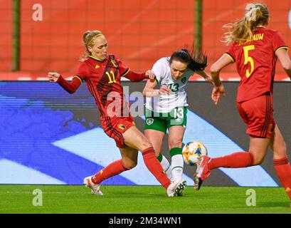 Janice Cayman de Belgique et Aine O'Gorman d'Irlande photographiées en action lors d'un match de football féminin entre l'équipe nationale belge les flammes rouges et la République d'Irlande, dimanche 11 avril 2021 à Bruxelles. BELGA PHOTO DAVID CATRY Banque D'Images