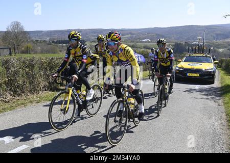 Équipe Jumbo-Visma cavaliers et Primoz Rogall slovène de l'équipe Jumbo-Visma photographiés en action pendant la reconnaissance de piste, avant l'édition 107th de la course cycliste d'une journée Liège-Bastogne-Liège, vendredi 23 avril 2021, à 258 km, de et à Liège. BELGA PHOTO ERIC LALMAND Banque D'Images