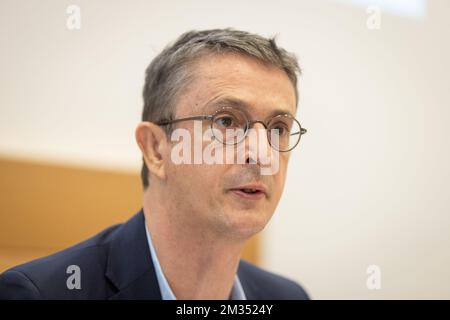 Directeur général ad interim Bpost Dirk Tirez photographié lors d'une session de la commission de la mobilité, des entreprises publiques et des infrastructures, mercredi 19 mai 2021, au Parlement fédéral à Bruxelles. Au cours de la session d'aujourd'hui, l'avenir du B-Post est discuté. BELGA PHOTO JAMES ARTHUR GEKIERE Banque D'Images