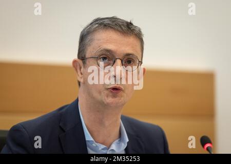 Directeur général ad interim Bpost Dirk Tirez photographié lors d'une session de la commission de la mobilité, des entreprises publiques et des infrastructures, mercredi 19 mai 2021, au Parlement fédéral à Bruxelles. Au cours de la session d'aujourd'hui, l'avenir du B-Post est discuté. BELGA PHOTO JAMES ARTHUR GEKIERE Banque D'Images