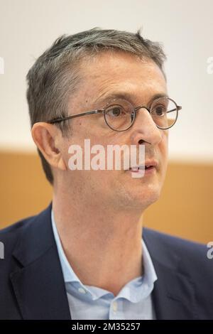 Directeur général ad interim Bpost Dirk Tirez photographié lors d'une session de la commission de la mobilité, des entreprises publiques et des infrastructures, mercredi 19 mai 2021, au Parlement fédéral à Bruxelles. Au cours de la session d'aujourd'hui, l'avenir du B-Post est discuté. BELGA PHOTO JAMES ARTHUR GEKIERE Banque D'Images