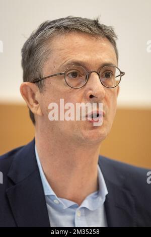 Directeur général ad interim Bpost Dirk Tirez photographié lors d'une session de la commission de la mobilité, des entreprises publiques et des infrastructures, mercredi 19 mai 2021, au Parlement fédéral à Bruxelles. Au cours de la session d'aujourd'hui, l'avenir du B-Post est discuté. BELGA PHOTO JAMES ARTHUR GEKIERE Banque D'Images