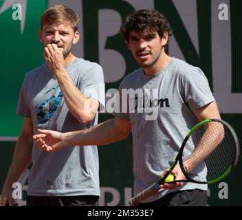 David Goffin belge et son entraîneur Germain Gigounon photographiés lors d'une session de formation à l'Open de tennis de Roland Garros, à Paris, en France, le vendredi 28 mai 2021. Le tournoi de cette année a lieu du 24 mai au 13 juin. BELGA PHOTO BENOIT DOPPAGNE Banque D'Images