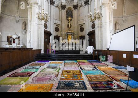 L'illustration montre des personnes sans papiers exigeant une régularisation en occupant le Saint Jean-Baptiste à l'église du Béguinage - Sint-Jan Baptist Ten Begijnhoferk - Eglise Saint-Jean-Baptiste-au-Béguinage, à Bruxelles, le lundi 31 mai 2021. Certains d'entre eux ont commencé une grève de la faim pour tenter d'obtenir une régularisation de groupe. BELGA PHOTO LAURIE DIEFFEMBACQ Banque D'Images