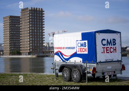 L'illustration montre la station de charge d'énergie hydrogène multimodale CMB.TECH à Anvers, photographiée le vendredi 28 mai 2021, et officiellement ouverte le jeudi 03 juin 2021. Il s'agit de la première station de remplissage multimodal au monde qui peut fournir de l'hydrogène aux navires, remorques à tube, voitures, camions et autobus. De plus, l'hydrogène vert est produit sur place. BELGA PHOTO JASPER JACOBS Banque D'Images