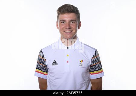 Remco Evenepoel pose pour le photographe lors d'un photoshoot pour le Comité olympique belge BOIC - COIB en prévision des Jeux Olympiques de Tokyo 2020, à Bruxelles, le jeudi 17 juin 2021. BELGA PHOTO JASPER JACOBS Banque D'Images