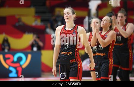 Les chats belges semblent déprimés après la demi-finale du match entre l'équipe nationale féminine de basket-ball belge les chats belges et la Serbie, à Valence, Espagne, le samedi 26 juin 2021. Les chats belges sont en Espagne pour la deuxième partie des championnats européens de basket-ball de la FIBA Women's Eurobasket 2021, qui se tiennent du 17 au 27 juin. BELGA PHOTO VIRGINIE LEFOUR Banque D'Images