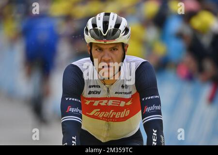 Le belge Jasper Stuyven de Trek-Segafredo franchit la ligne d'arrivée de la phase 9 de l'édition 108th de la course cycliste Tour de France, 144,9km de Cluses à Tignes, France, dimanche 04 juillet 2021. Le Tour de France de cette année a lieu du 26 juin au 18 juillet 2021. BELGA PHOTO DAVID STOCKMAN Banque D'Images