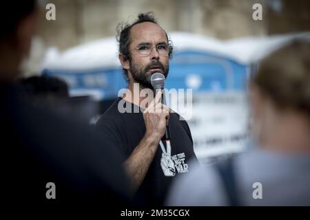 Communauté Emmaus Roya, Cédric Herrou photographié lors d'une action en faveur d'une grève de la faim par des personnes sans papiers occupant le Saint Jean Baptiste à l'église du Béguinage - Sint-Jan Baptist Ten Begijnhoferk - Eglise Saint-Jean-Baptiste-au-Béguinage à Bruxelles, lundi 19 juillet 2021. Certains des migrants occupant l'église ont entamé une grève de la faim depuis la fin du mois de mai pour tenter d'obtenir une régularisation de groupe. BELGA PHOTO HATIM KAGHAT Banque D'Images