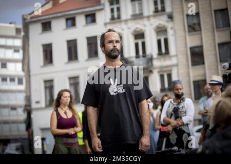 Communauté Emmaus Roya, Cédric Herrou photographié lors d'une action en faveur d'une grève de la faim par des personnes sans papiers occupant le Saint Jean Baptiste à l'église du Béguinage - Sint-Jan Baptist Ten Begijnhoferk - Eglise Saint-Jean-Baptiste-au-Béguinage à Bruxelles, lundi 19 juillet 2021. Certains des migrants occupant l'église ont entamé une grève de la faim depuis la fin du mois de mai pour tenter d'obtenir une régularisation de groupe. BELGA PHOTO HATIM KAGHAT Banque D'Images