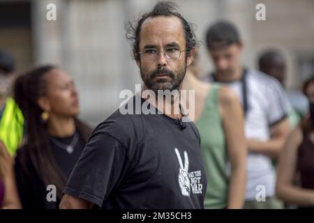 Communauté Emmaus Roya, Cédric Herrou photographié lors d'une action en faveur d'une grève de la faim par des personnes sans papiers occupant le Saint Jean Baptiste à l'église du Béguinage - Sint-Jan Baptist Ten Begijnhoferk - Eglise Saint-Jean-Baptiste-au-Béguinage à Bruxelles, lundi 19 juillet 2021. Certains des migrants occupant l'église ont entamé une grève de la faim depuis la fin du mois de mai pour tenter d'obtenir une régularisation de groupe. BELGA PHOTO HATIM KAGHAT Banque D'Images