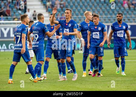 Les joueurs de Gent fêtent après avoir marqué un deuxième tour de qualification pour la Conference League, troisième compétition européenne, entre l'équipe de football de première division de Jupiler Pro League KAA Gent et le club norvégien Valerenga, jeudi 22 juillet 2021 à Gent. BELGA PHOTO KURT DESPLENTER Banque D'Images