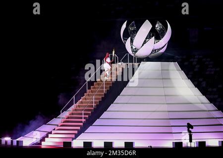 Naomi Osaka illumine la flamme olympique la cérémonie d'ouverture des Jeux Olympiques de Tokyo 2020 à Tokyo, au Japon, le vendredi 23 juillet 2021. Les Jeux Olympiques d'été 2020 reportés se tiendront du 23 juillet au 08 août 2021. BELGA PHOTO ROB WALBERS Banque D'Images