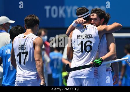 Alexander Hendrickx en Belgique et Loick Luypaert en Belgique célèbrent après avoir remporté un match de hockey semi-final entre les Lions rouges de Belgique et l'Inde, dans le tournoi de hockey masculin sur gazon, le 12 e jour des Jeux Olympiques de Tokyo 2020, à Tokyo, au Japon, le mardi 03 août 2021. Les Jeux Olympiques d'été 2020 reportés se tiendront du 23 juillet au 8 août 2021. BELGA PHOTO DIRK WAEM Banque D'Images