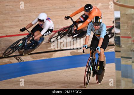 Le cycliste belge Lotte Kopecky quitte la course pendant la course de scratch, première partie de la course de vélo féminin Omnium le jour 17 des 'Jeux Olympiques de Tokyo 2020' à Tokyo, au Japon, le dimanche 08 août 2021. Les Jeux Olympiques d'été 2020 reportés se tiendront du 23 juillet au 8 août 2021. BELGA PHOTO JASPER JACOBS Banque D'Images