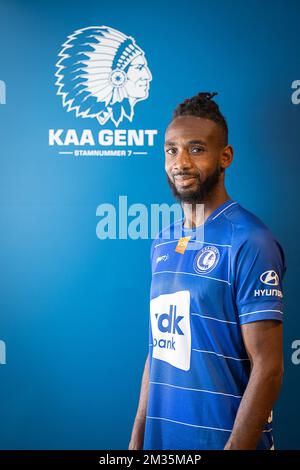 Petit Pele Ilombe Mboyo, le dernier transfert de Jupiler Pro League club KAA Gent, pose pour le photographe, mardi 31 août 2021 à Gand. BELGA PHOTO JAMES ARTHUR GEKIERE Banque D'Images