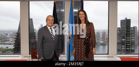 Le ministre tunisien des Affaires étrangères, Othman Jerandi, rencontre le ministre tunisien des Affaires étrangères, Sophie Wilmes, avant une réunion bilatérale, à marge de la session de 76th de l'Assemblée générale des Nations Unies (AGNU 76), à New York (États-Unis d'Amérique), le mercredi 22 septembre 2021. BELGA PHOTO BENOIT DOPPAGNE Banque D'Images