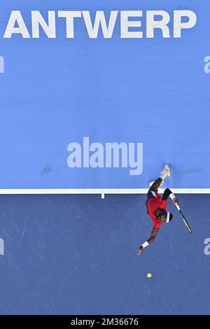 US Frances Tiafoe photographié en action lors d'un match entre US Tiafoe et Britain Murray, lors de la première partie du tournoi européen Open de tennis ATP, à Anvers, le mardi 19 octobre 2021. BELGA PHOTO DIRK WAEM Banque D'Images