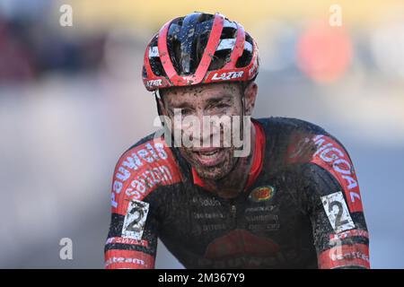 Le Belge Laurens Sweeck célèbre sa victoire dans la course d'élite masculine du Kermiscross cyclocross à Ardooie, jeudi 21 octobre 2021. BELGA PHOTO DAVID STOCKMAN Banque D'Images
