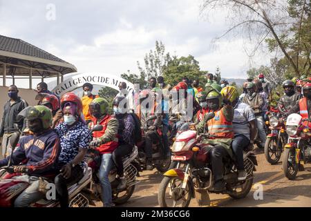 L'illustration montre beaucoup de moto taxi à marge d'une visite au Mémorial du génocide de Kigali à marge d'une réunion ministérielle conjointe de l'Union africaine et de l'Union européenne à Kigali, Rwanda, mardi 26 octobre 2021. BELGA PHOTO HATIM KAGHAT Banque D'Images